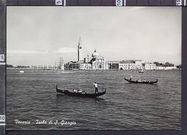 Collezionismo di cartoline postali